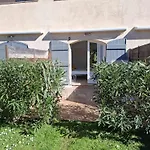 Robinson 02 - Standing Presta Apartment